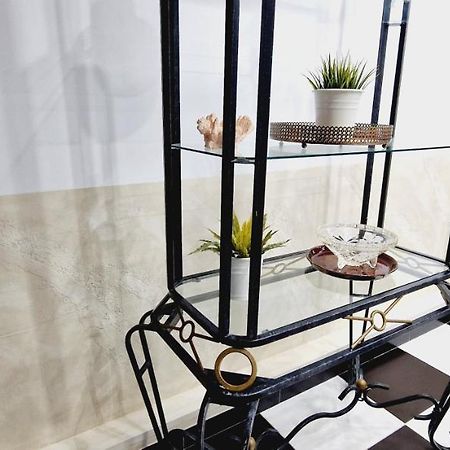Elegant 3 Bedrooms, Wifi Free アデヘ エクステリア 写真