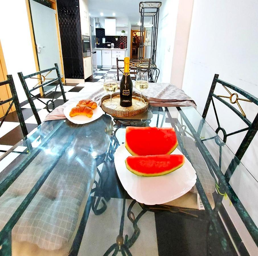 Elegant 3 Bedrooms, Wifi Free アデヘ エクステリア 写真