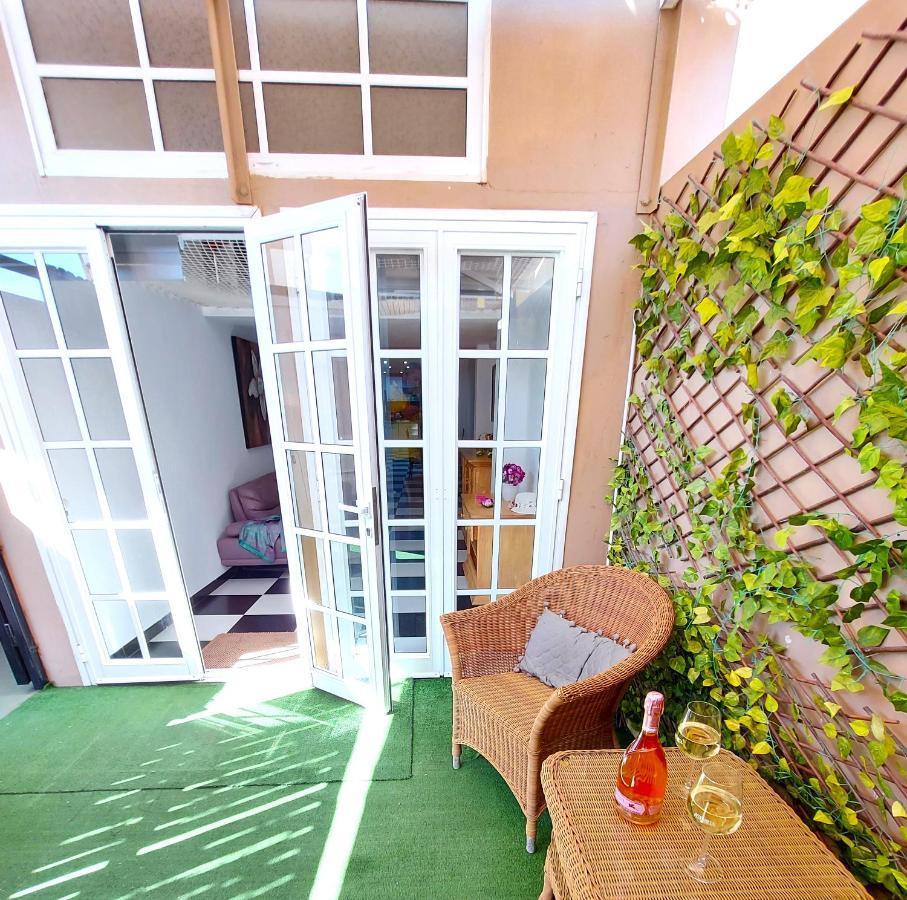 Elegant 3 Bedrooms, Wifi Free アデヘ エクステリア 写真