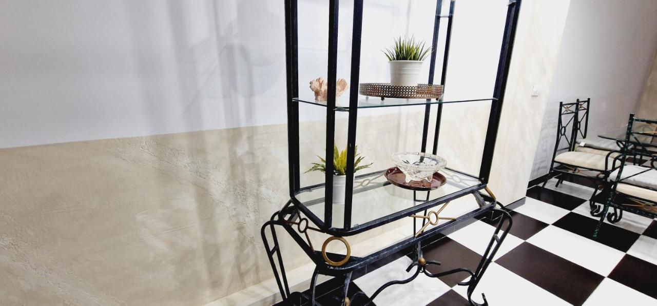 Elegant 3 Bedrooms, Wifi Free アデヘ エクステリア 写真