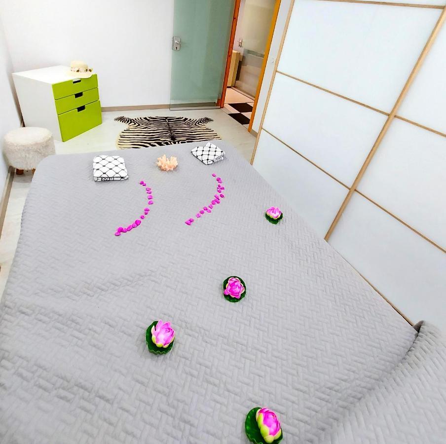 Elegant 3 Bedrooms, Wifi Free アデヘ エクステリア 写真