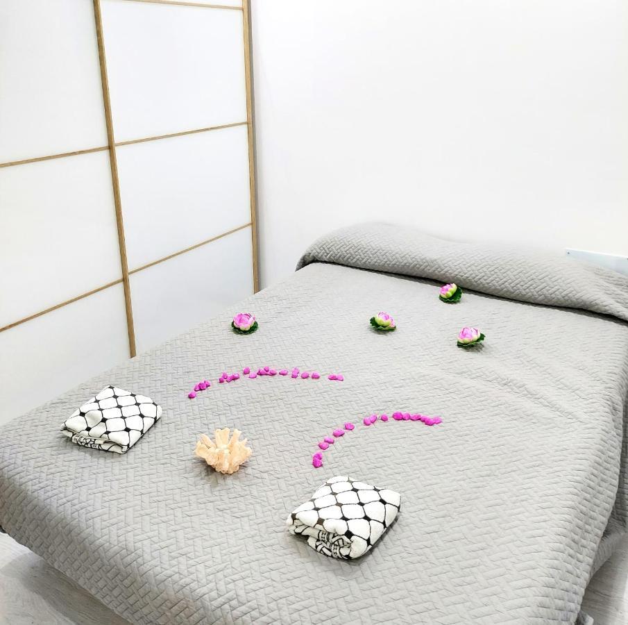 Elegant 3 Bedrooms, Wifi Free アデヘ エクステリア 写真