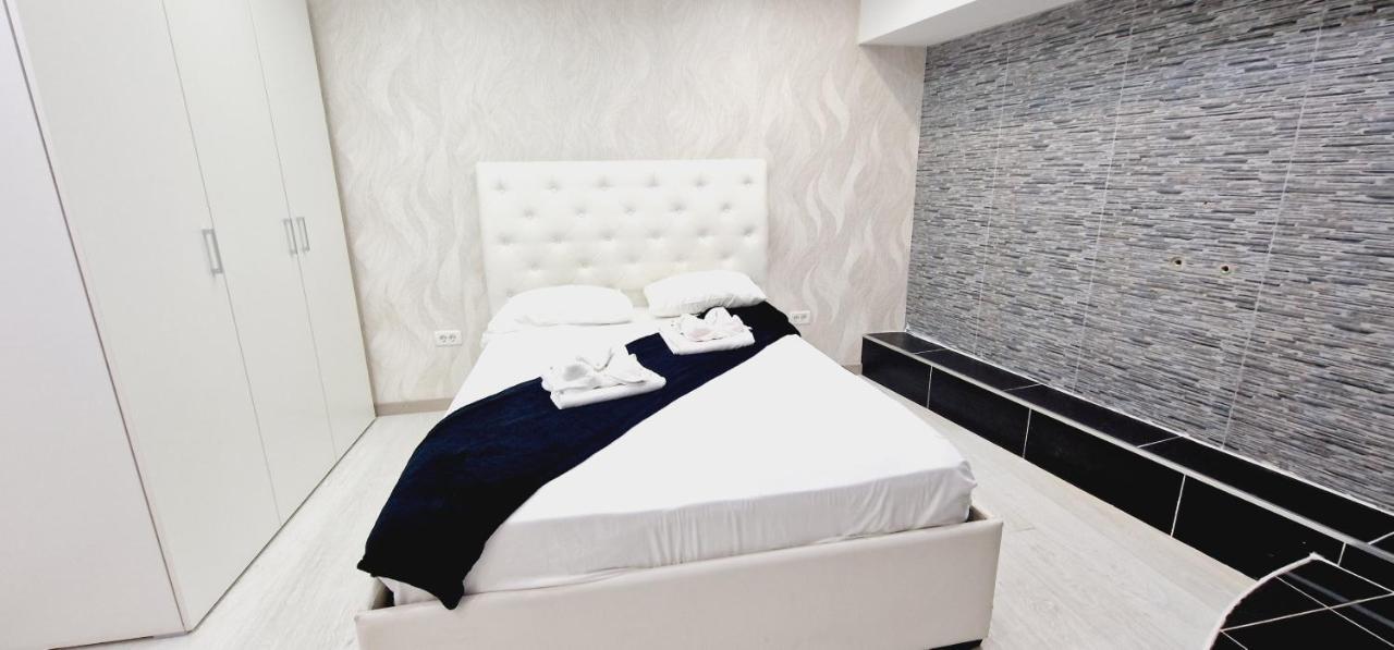Elegant 3 Bedrooms, Wifi Free アデヘ エクステリア 写真