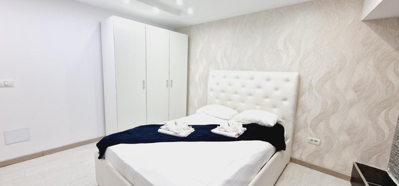 Elegant 3 Bedrooms, Wifi Free アデヘ エクステリア 写真