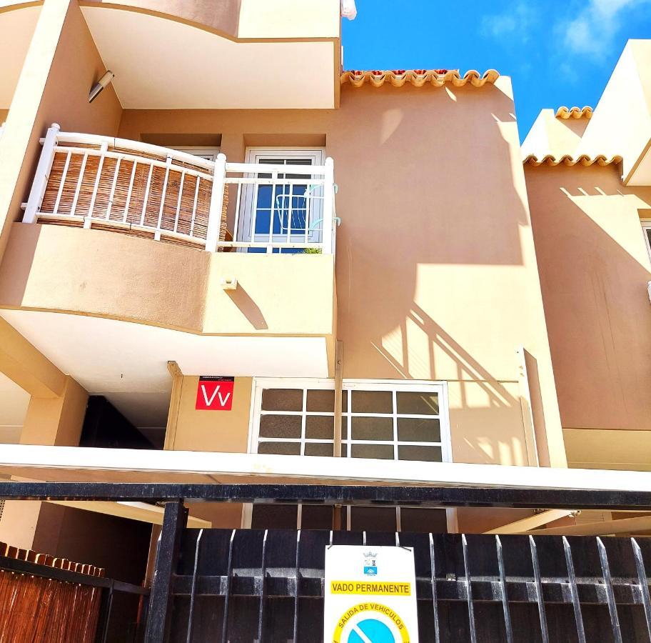 Elegant 3 Bedrooms, Wifi Free アデヘ エクステリア 写真
